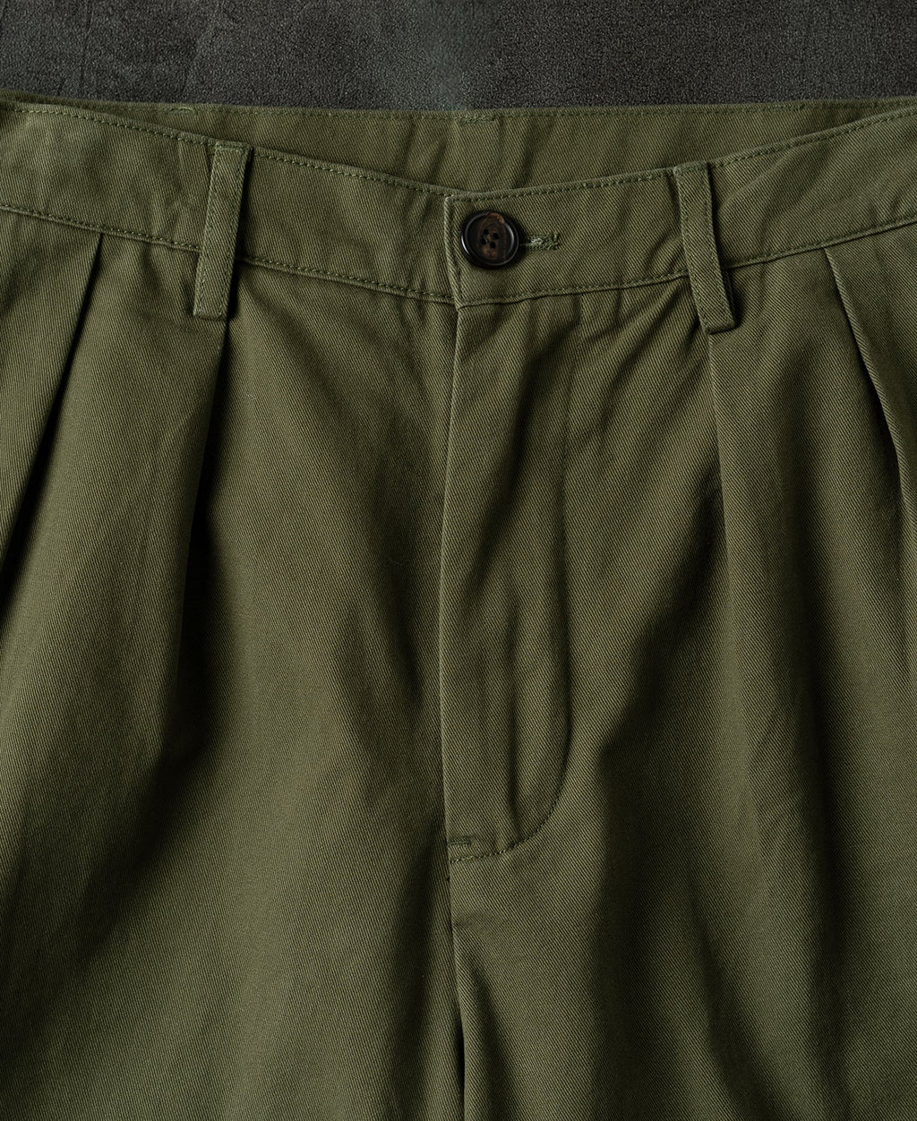 Classic Fit Two-Pleated Chino - Olive