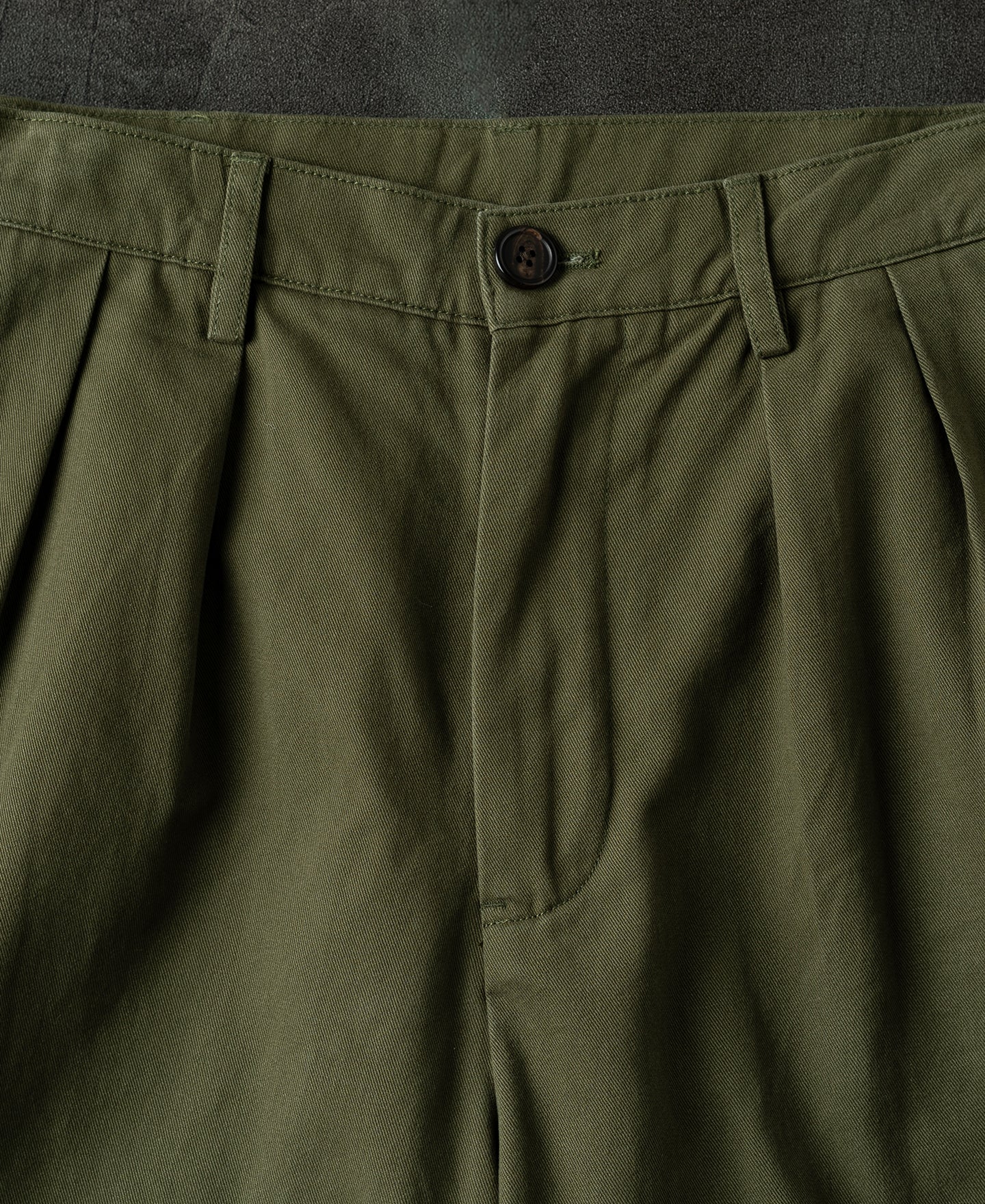 Classic Fit Two-Pleated Chino - Olive