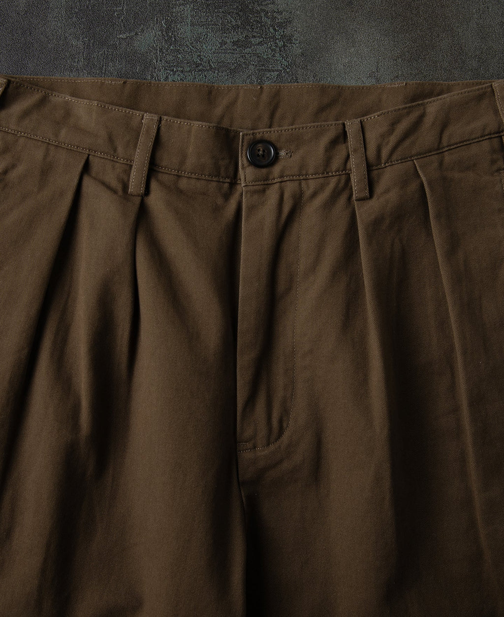 Classic Fit Two-Pleated Chino - Brown