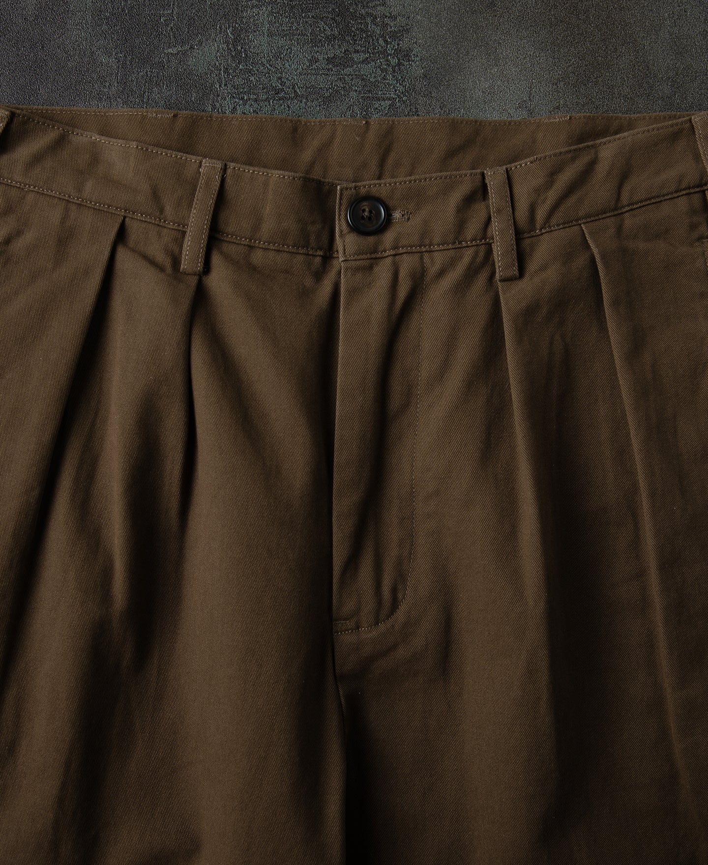 Classic Fit Two-Pleated Chino - Brown